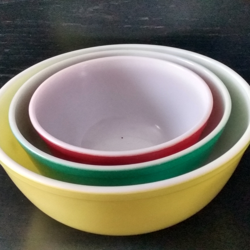 Vintage Pyrex  Mixing Bowl Set Yellow Red Green